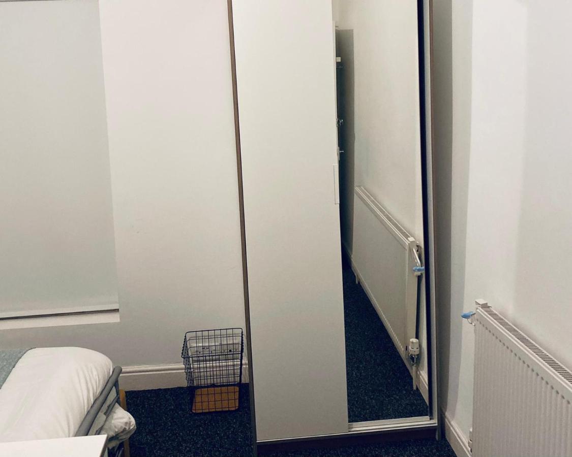 Large 4 Bedroom Home - Coventry City Centre エクステリア 写真