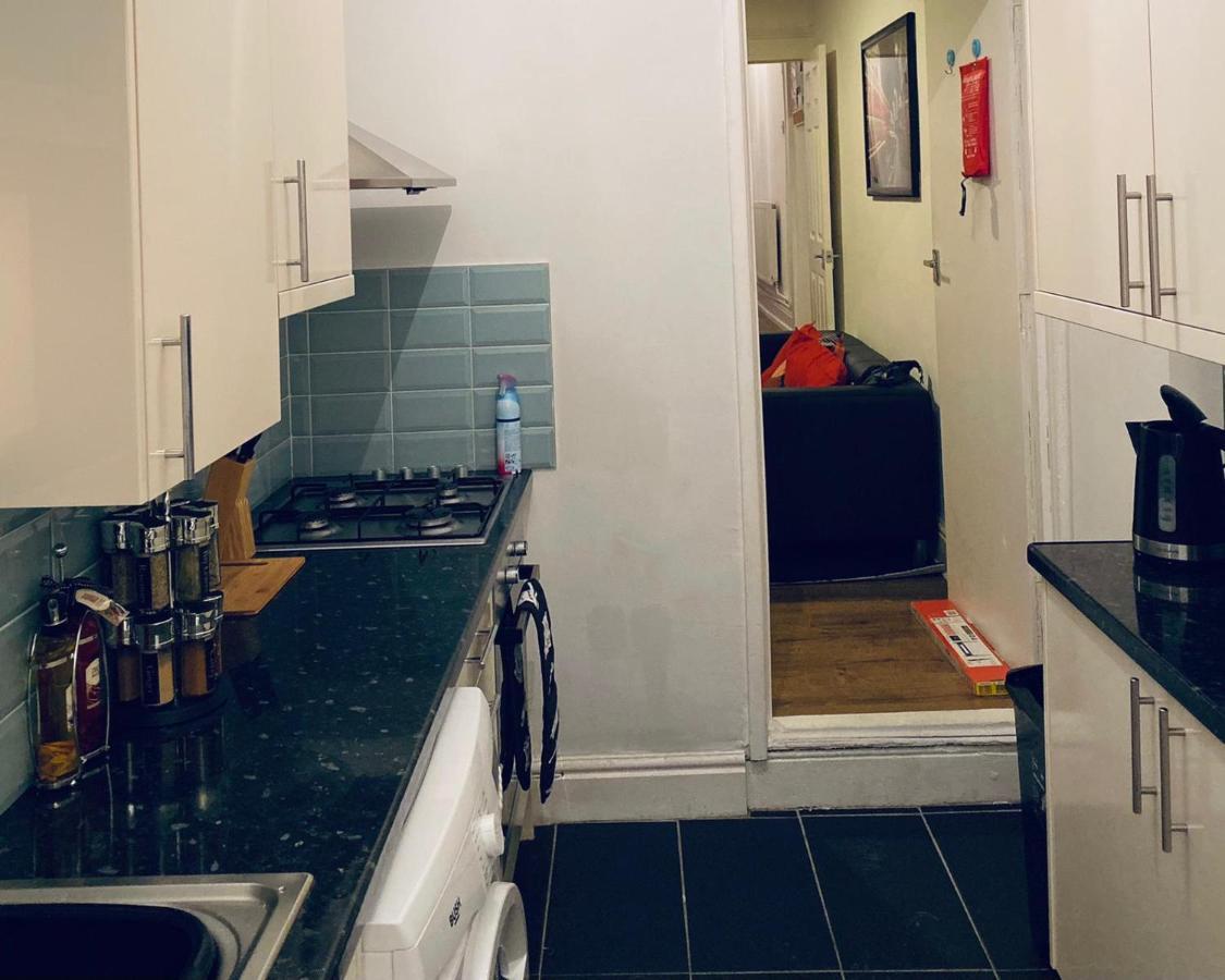 Large 4 Bedroom Home - Coventry City Centre エクステリア 写真