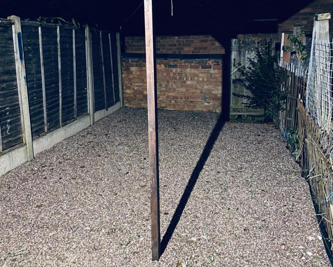 Large 4 Bedroom Home - Coventry City Centre エクステリア 写真